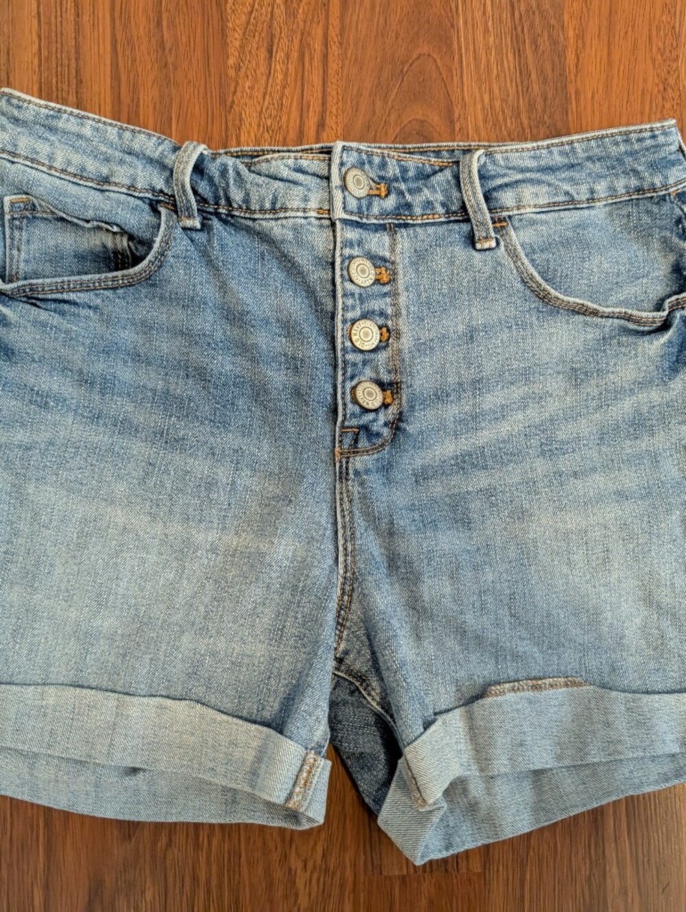 Old Navy Light Blue Denim Button-Front Women’s Shorts